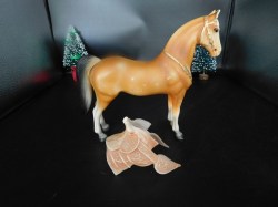 palamino horse hk saddle